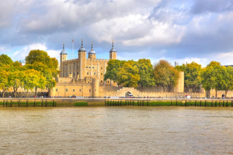 greatlittlebreaks-blog-landmarks-to-visit-in-the-uk-tower-london